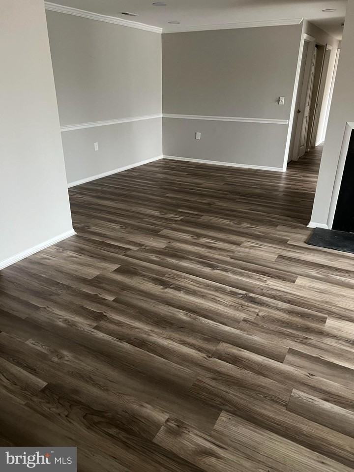 18050 Chalet Dr Unit 14-302 - Photo 2 of 8