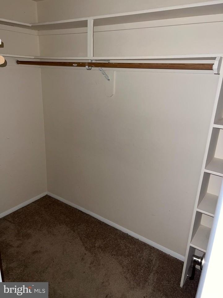 18050 Chalet Dr Unit 14-302 - Photo 5 of 8