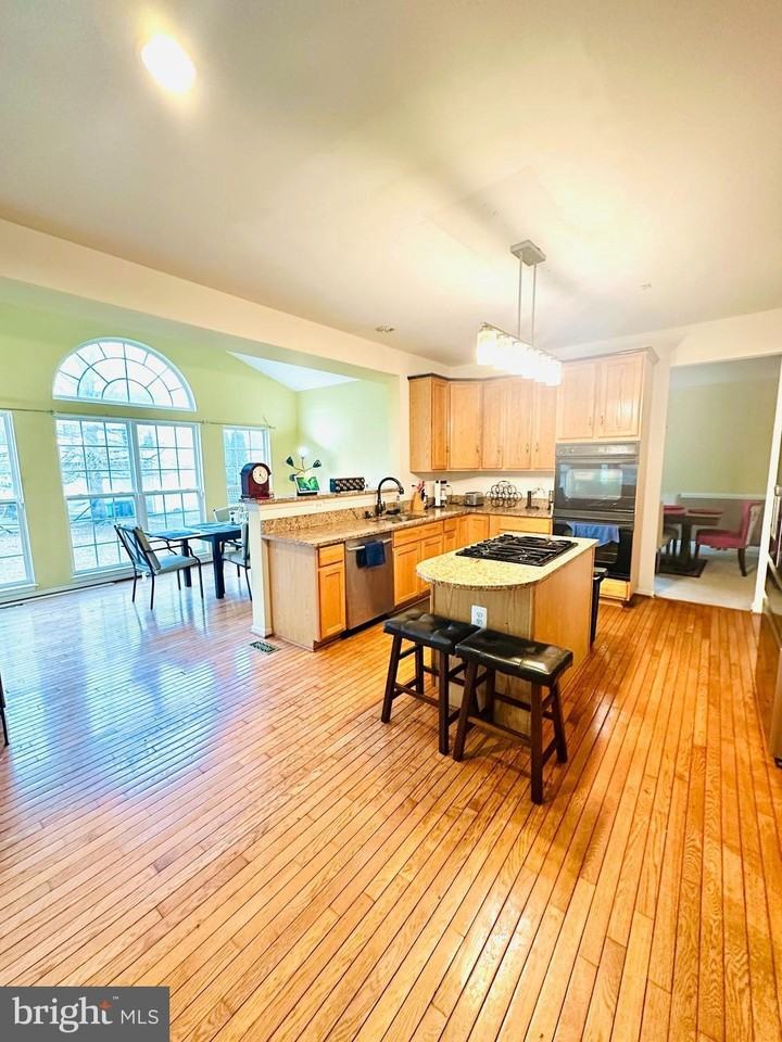 17816 Singh Ct - Photo 5 of 50