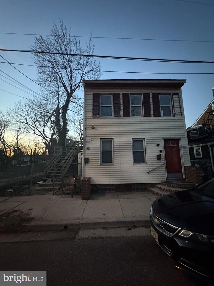 85 Union St - Photo 3 of 14