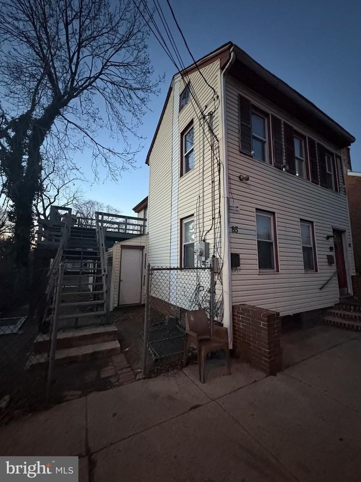 85 Union St - Photo 4 of 14