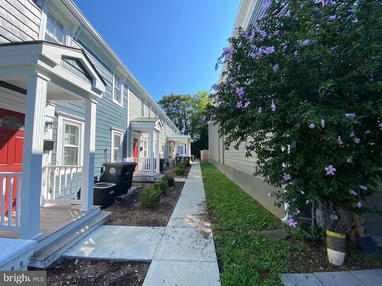 1409 Charles St Apt 4 - Photo 2 of 8