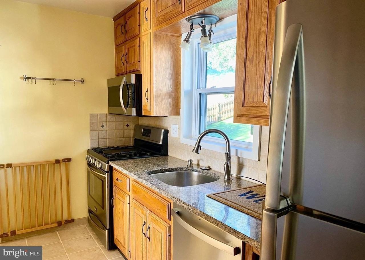 6201 Hillview Ave - Photo 3 of 20