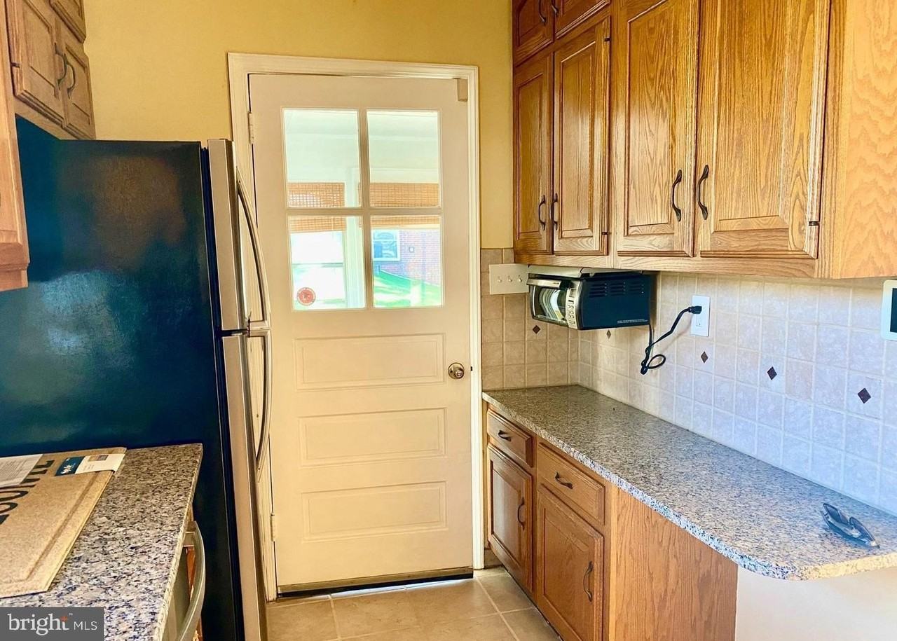 6201 Hillview Ave - Photo 4 of 20