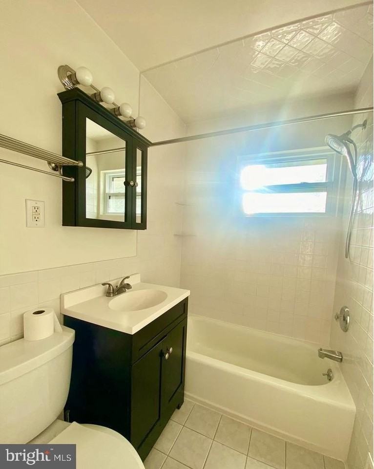 6201 Hillview Ave - Photo 5 of 20