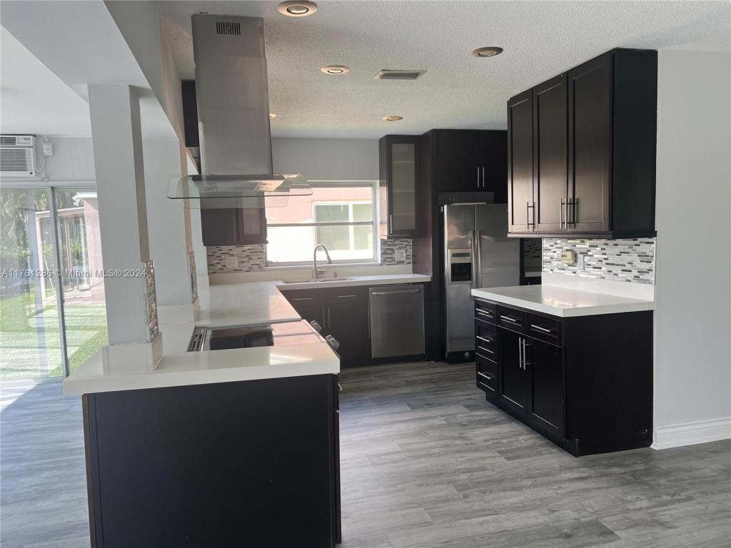 5909 Nw 67th Ave ##1 - Photo 2 of 10