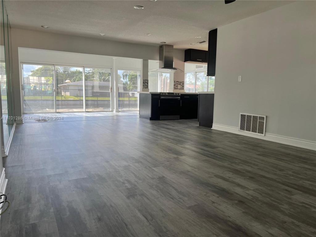 5909 Nw 67th Ave ##1 - Photo 4 of 10