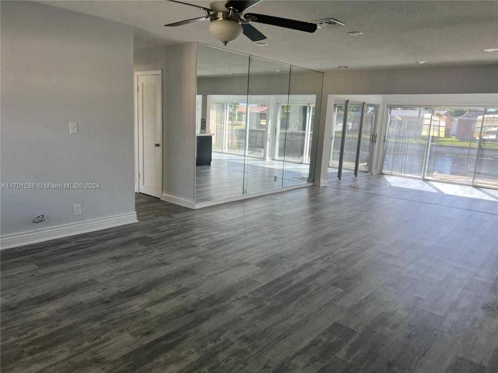 5909 Nw 67th Ave ##1 - Photo 5 of 10