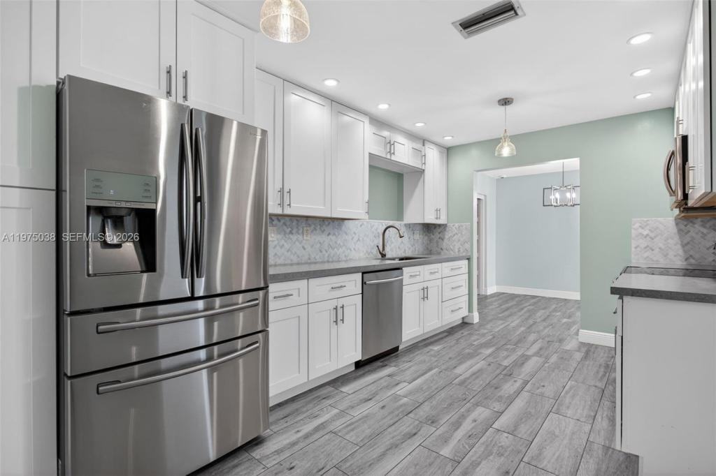 7613 Nw 67th Ave - Photo 2 of 10