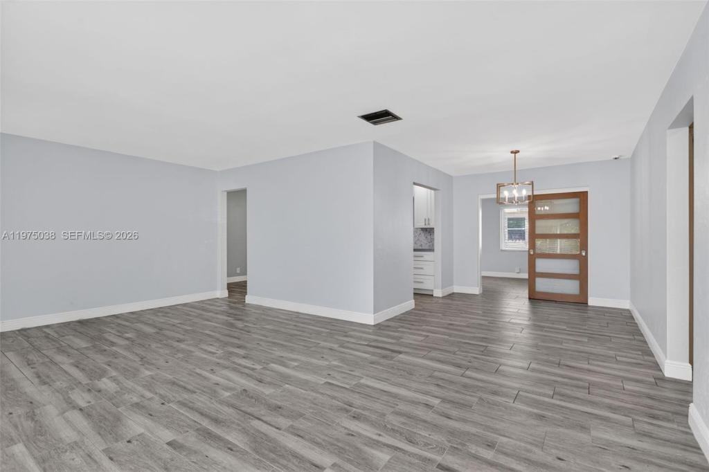 7613 Nw 67th Ave - Photo 4 of 10