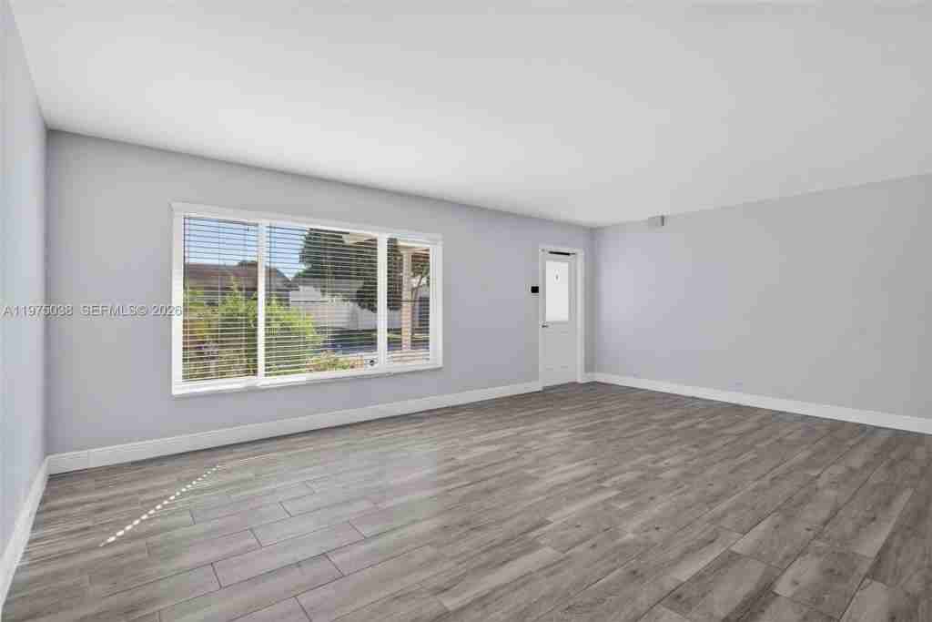 7613 Nw 67th Ave - Photo 5 of 10