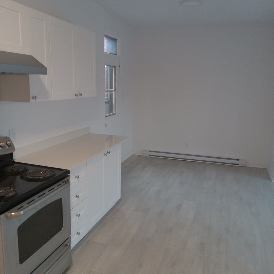 5870 Rue Sherbrooke Ouest #5 - Photo 2 of 9