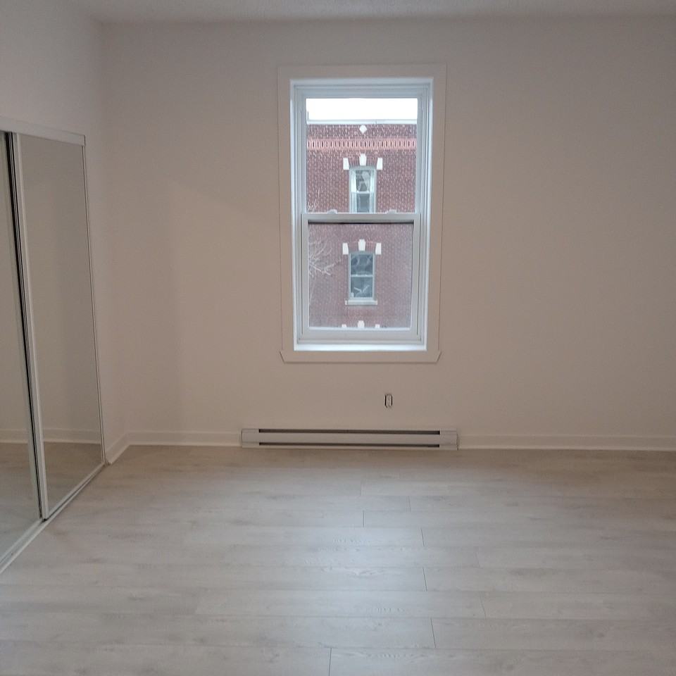 5870 Rue Sherbrooke Ouest #5 - Photo 3 of 9