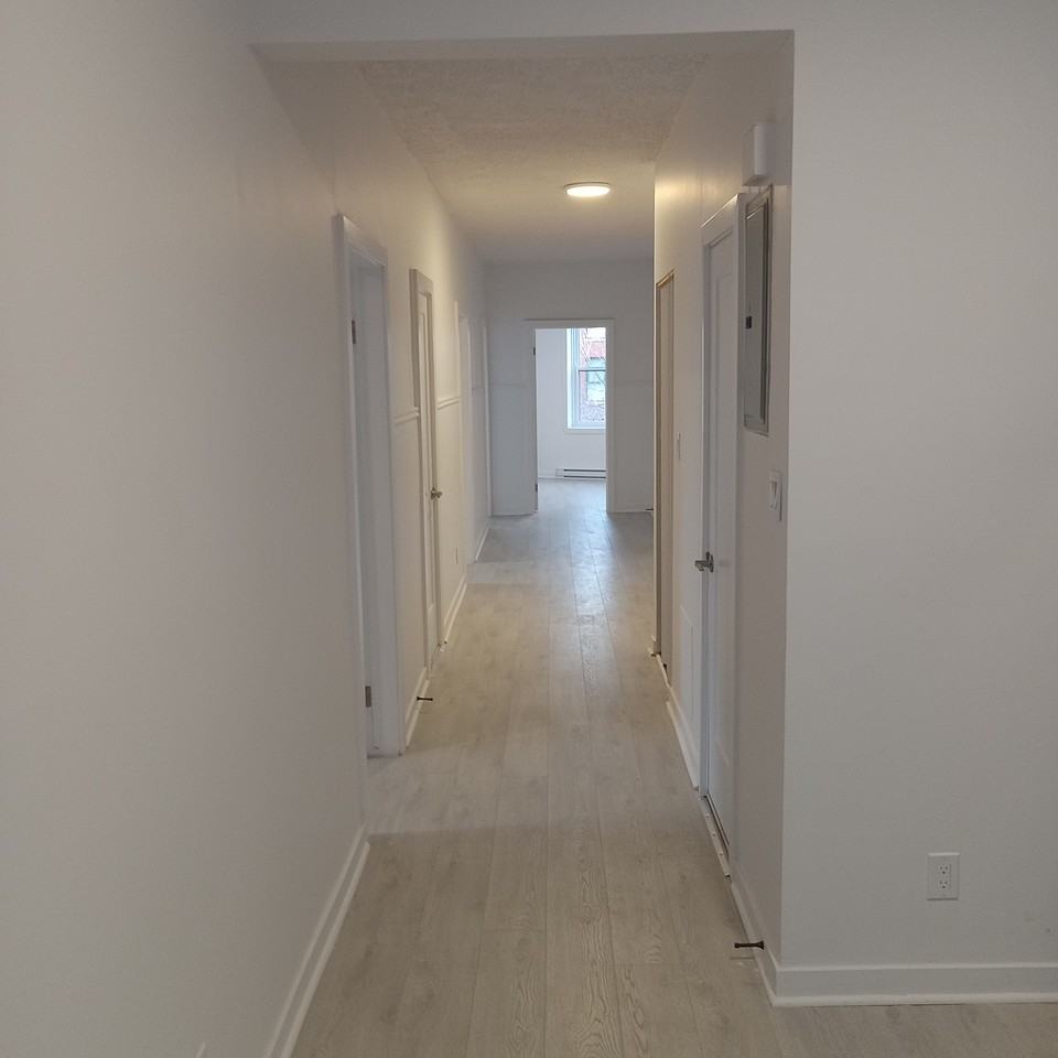 5870 Rue Sherbrooke Ouest #5 - Photo 4 of 9