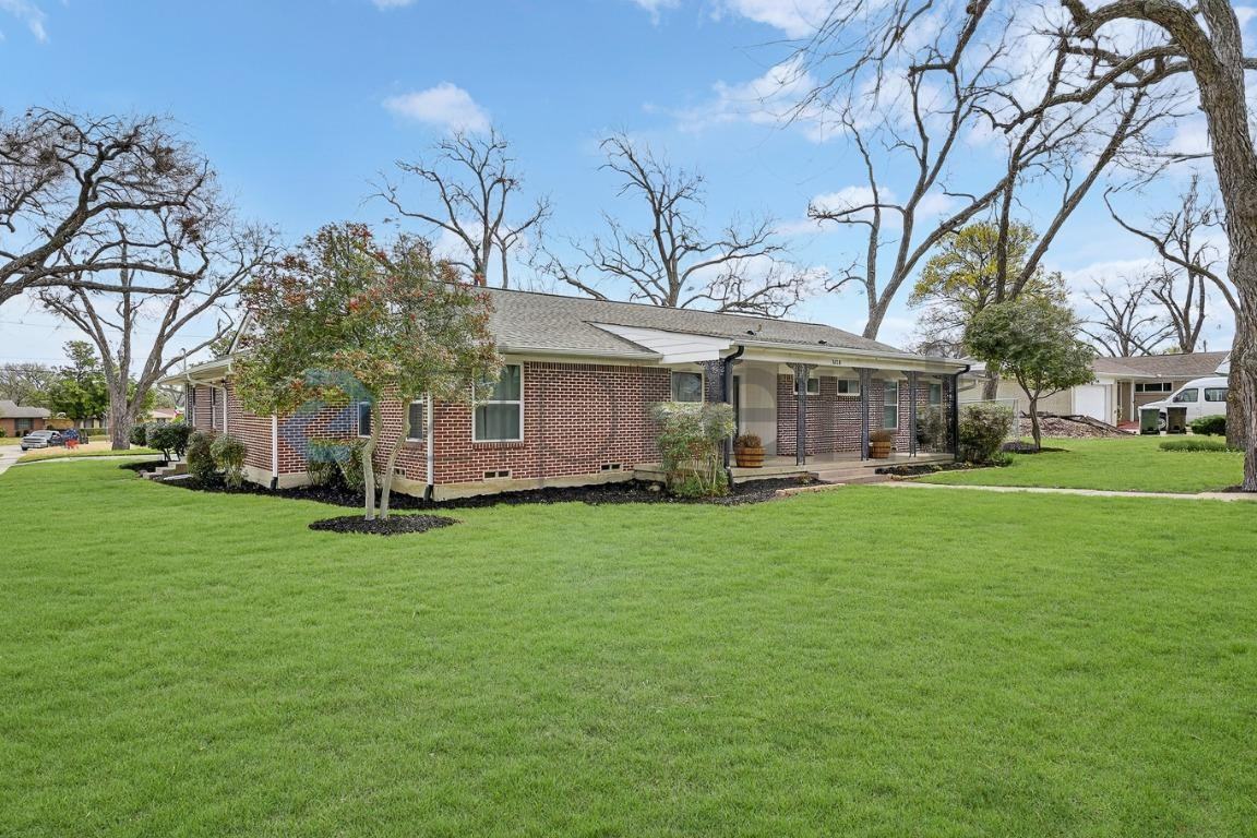 1610 N Ave - Photo 2 of 28