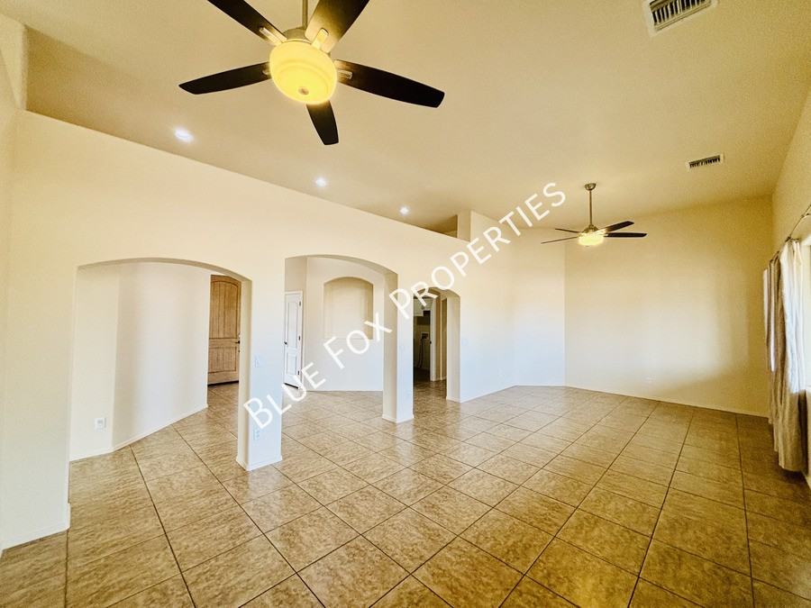 7910 W Little Eagle Ct - Photo 3 of 29