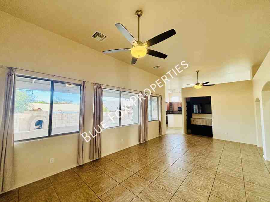 7910 W Little Eagle Ct - Photo 4 of 29