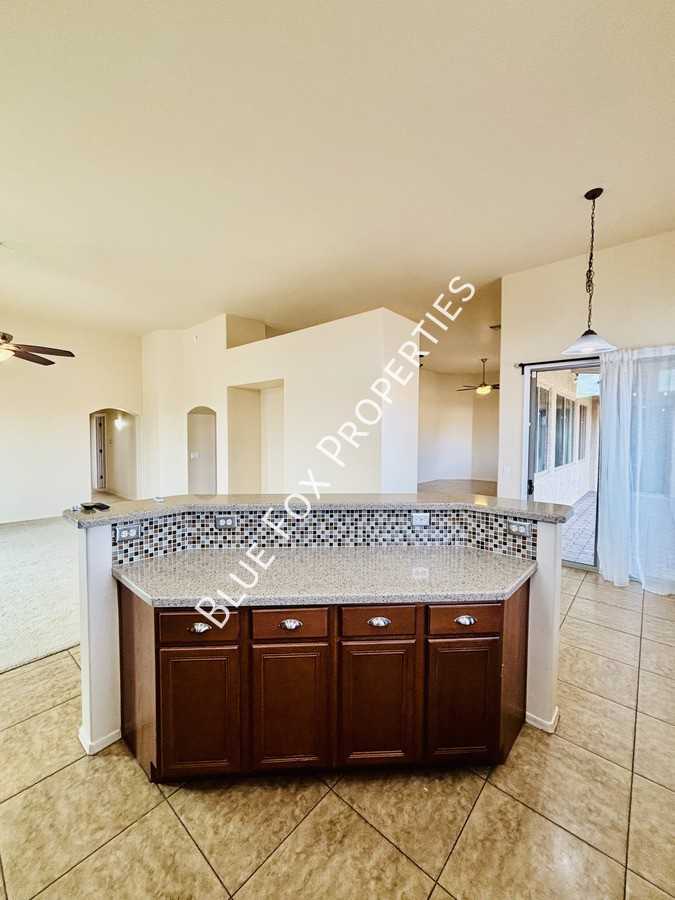 7910 W Little Eagle Ct - Photo 7 of 29