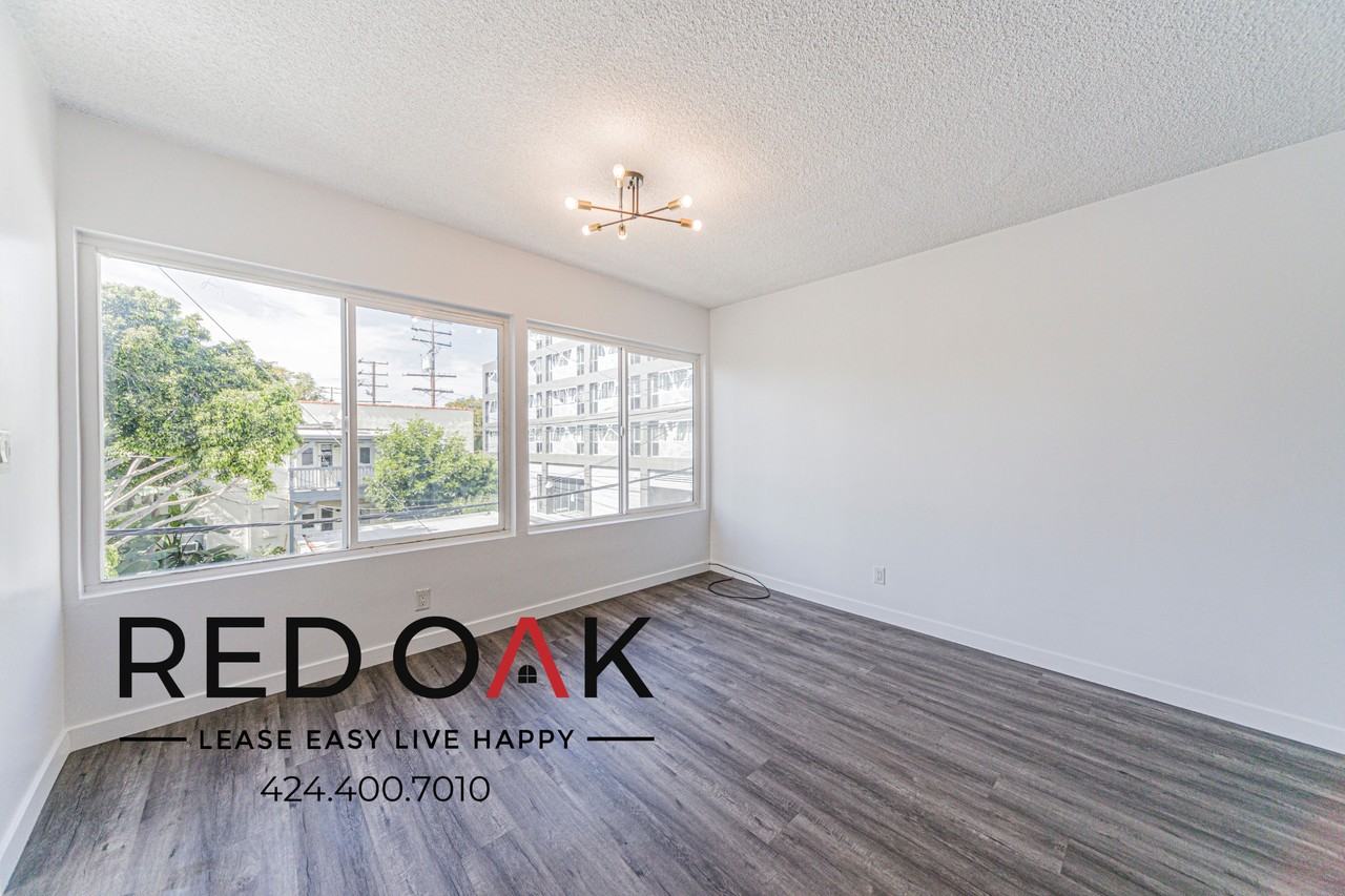 1051 N Gardner St #10 - Photo 6 of 19