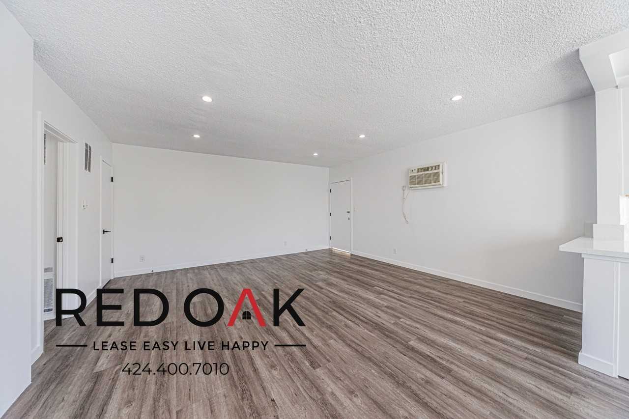 1051 N Gardner St #10 - Photo 7 of 19