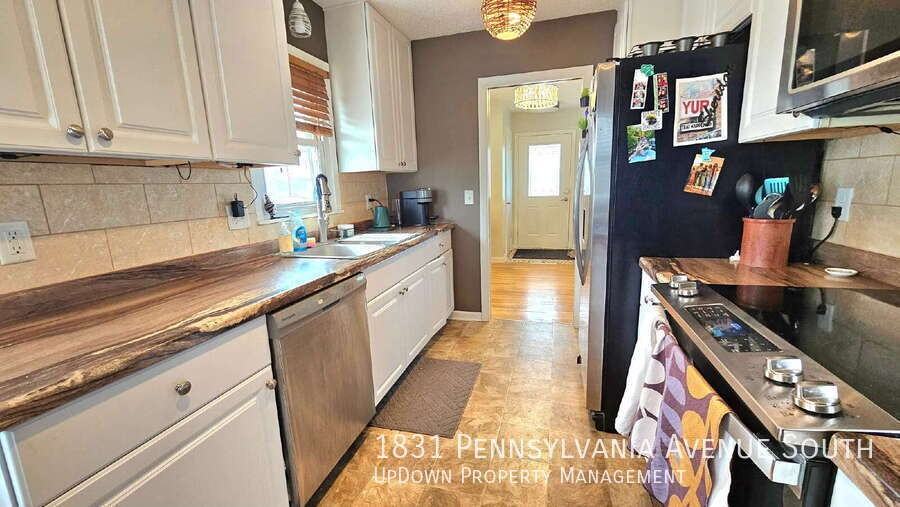 1831 Pennsylvania Ave S - Photo 3 of 20