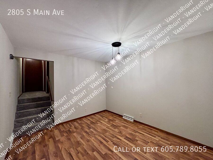 2805 S Main Ave - Photo 4 of 24