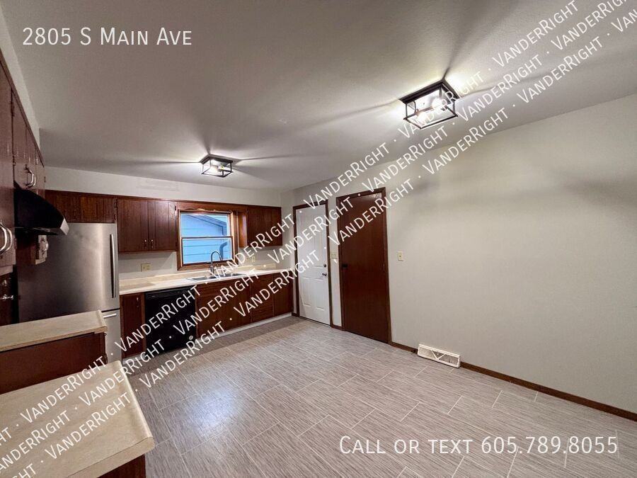 2805 S Main Ave - Photo 6 of 24