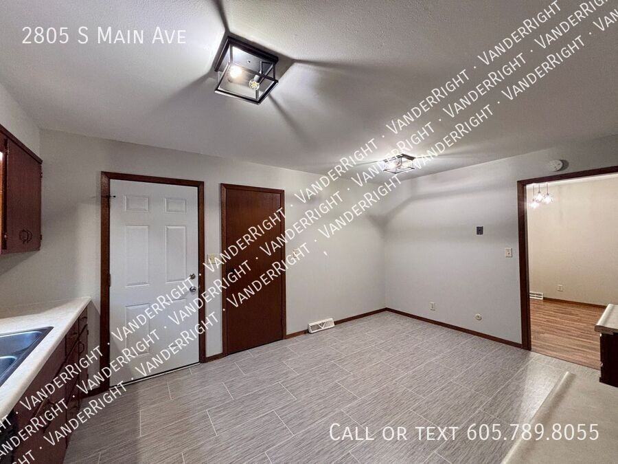 2805 S Main Ave - Photo 7 of 24