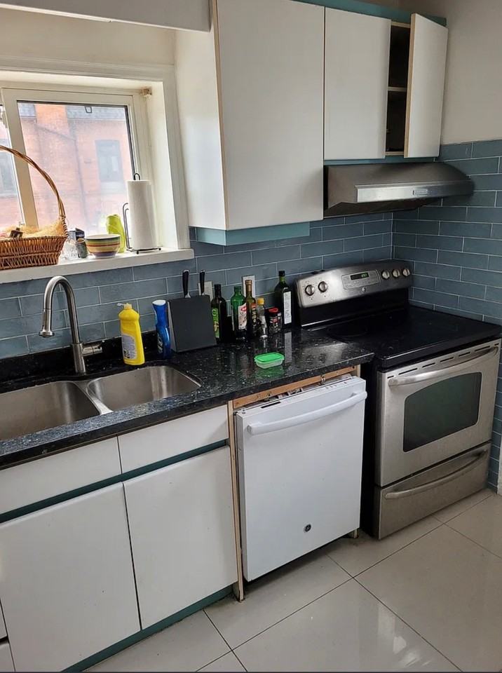 460 Markham Street - Photo 6 of 8