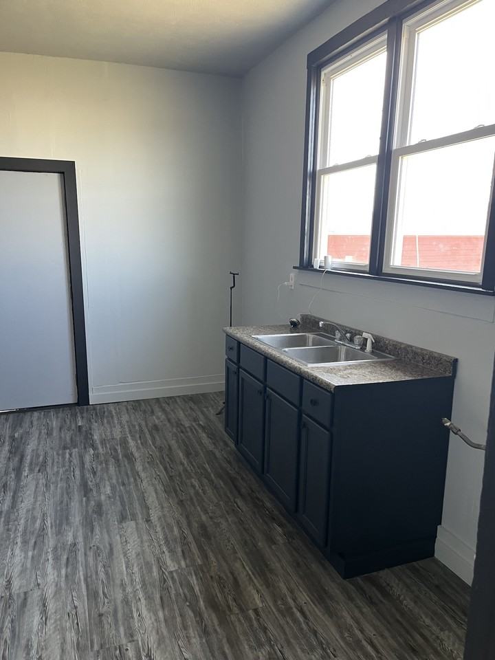 218 W Madison St #W - Photo 2 of 18