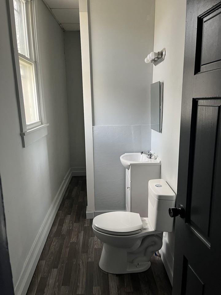 218 W Madison St #W - Photo 5 of 18