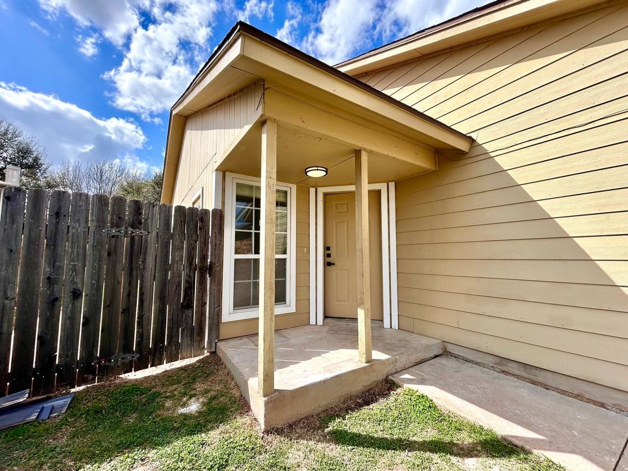 510 Greenlawn Blvd - Photo 2 of 23