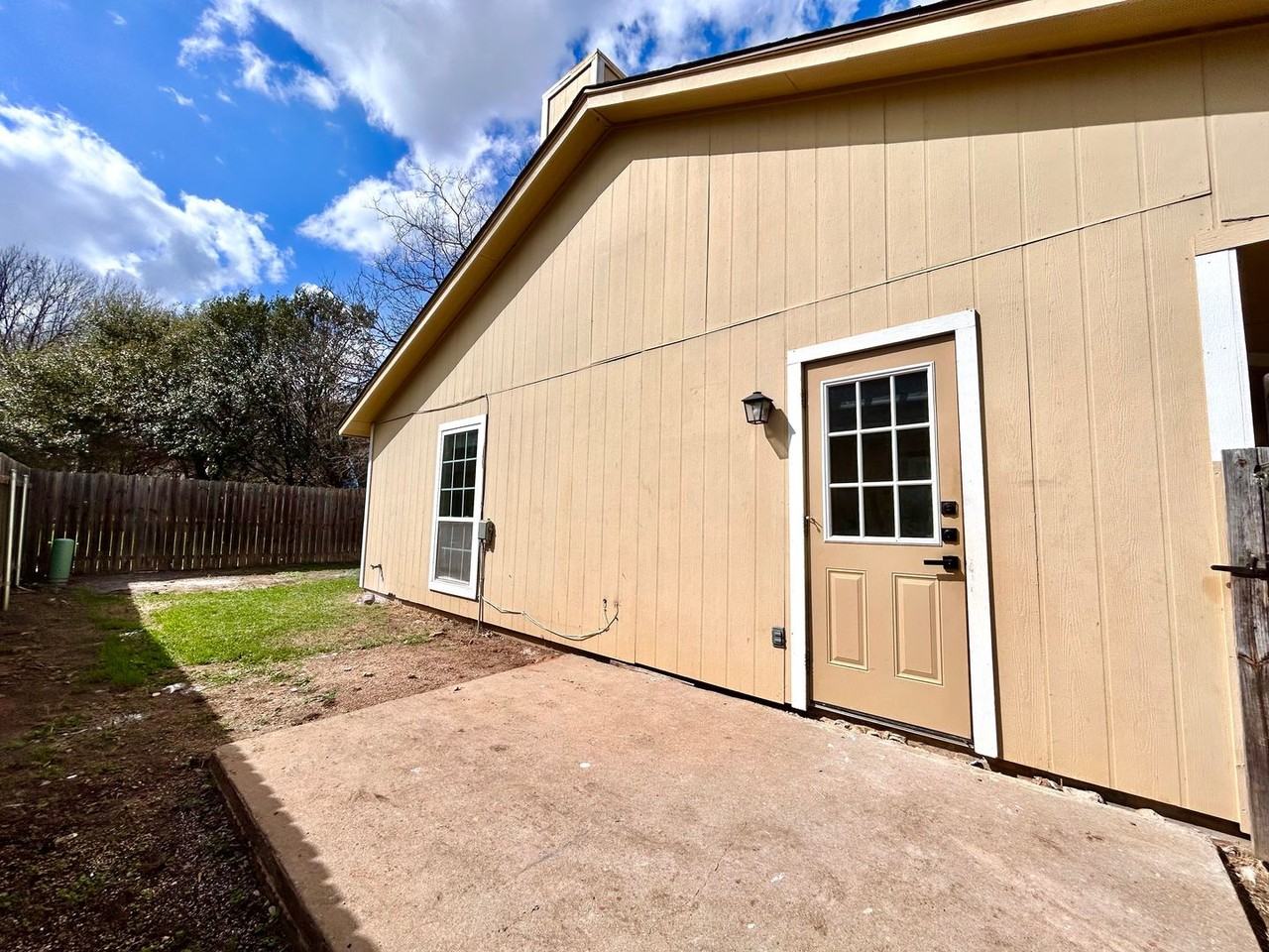 510 Greenlawn Blvd - Photo 3 of 23