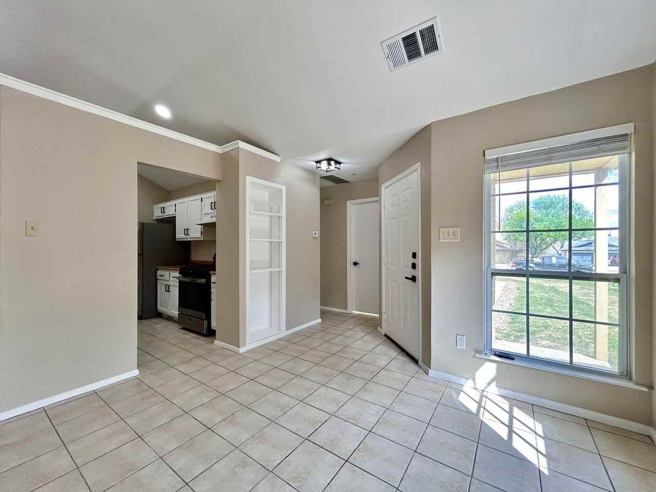 510 Greenlawn Blvd - Photo 4 of 23