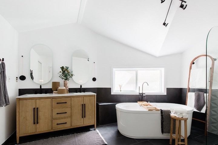 1802 Franklin Ave E - Photo 3 of 19