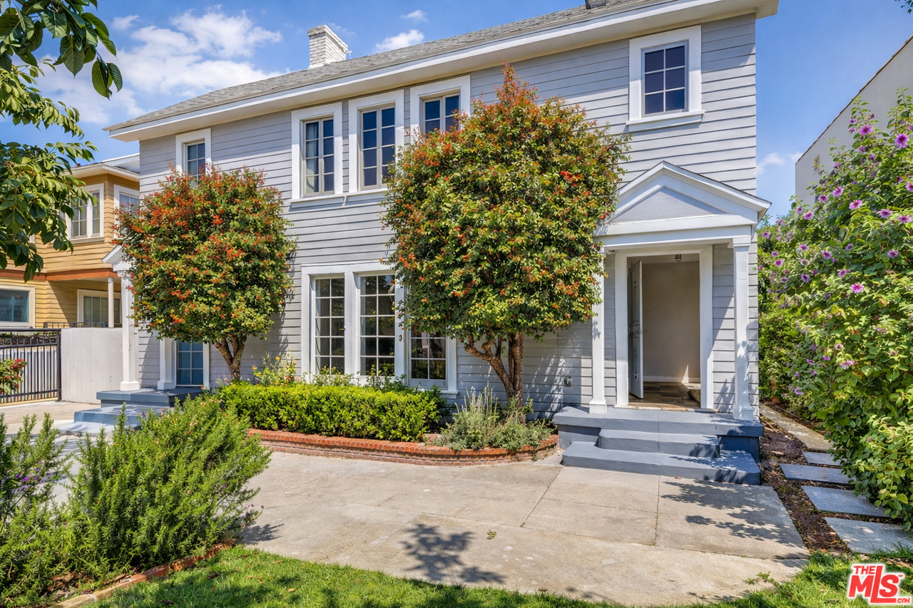 2345 W 21st St - Photo 3 of 10