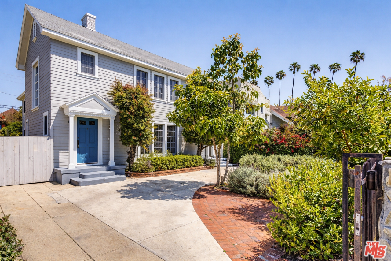 2345 W 21st St - Photo 4 of 10