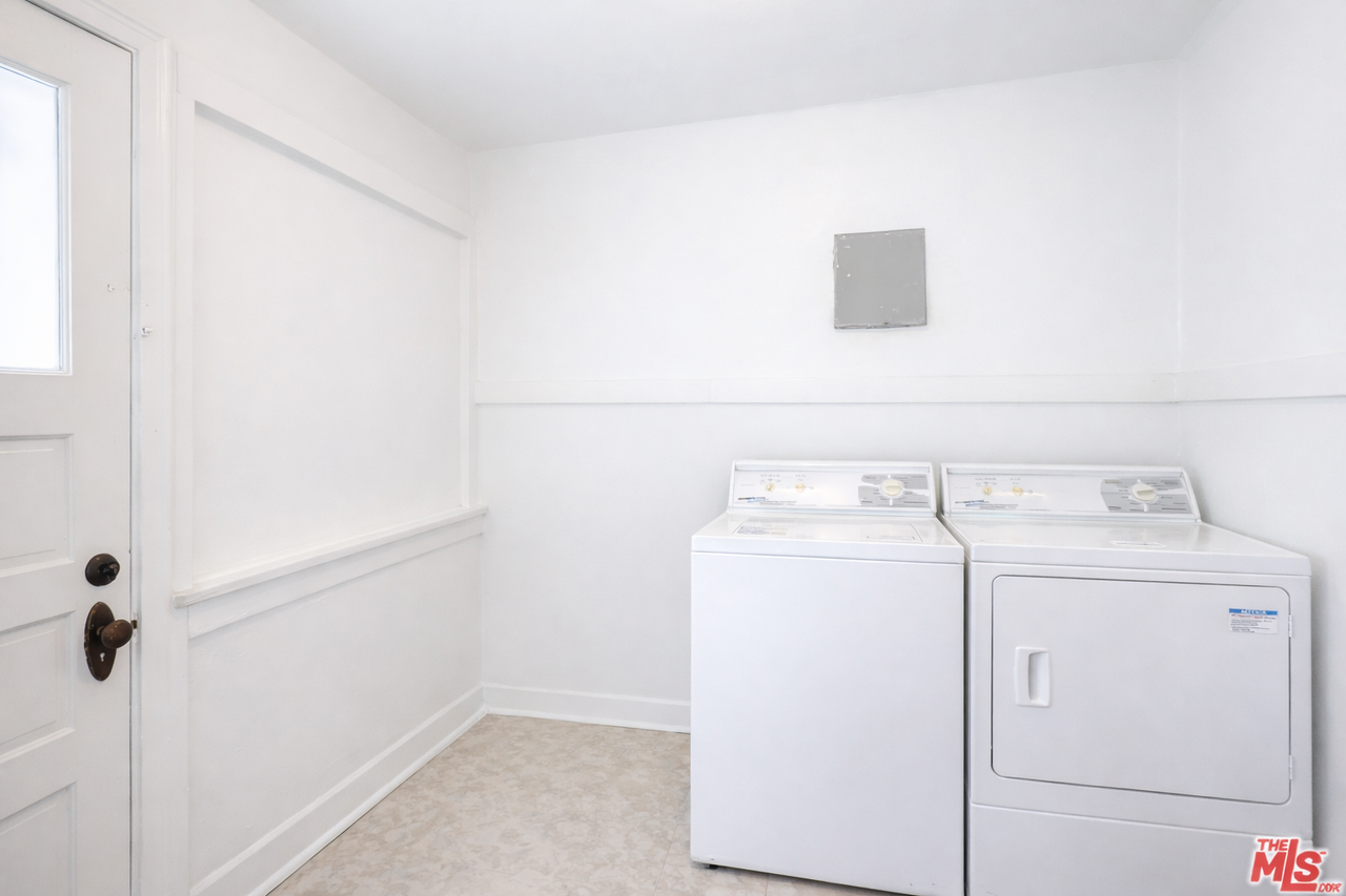 2345 W 21st St - Photo 5 of 10