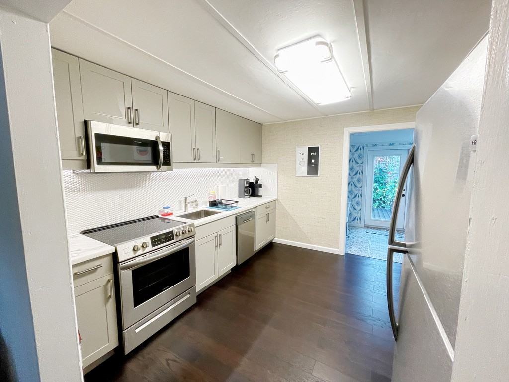 835 Ne 21st Dr #A - Photo 3 of 15