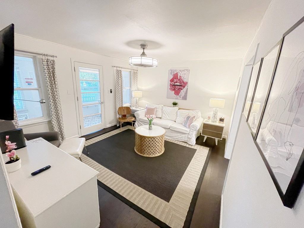 835 Ne 21st Dr #A - Photo 5 of 15