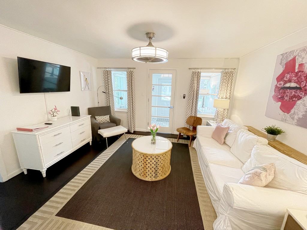 835 Ne 21st Dr #A - Photo 6 of 15