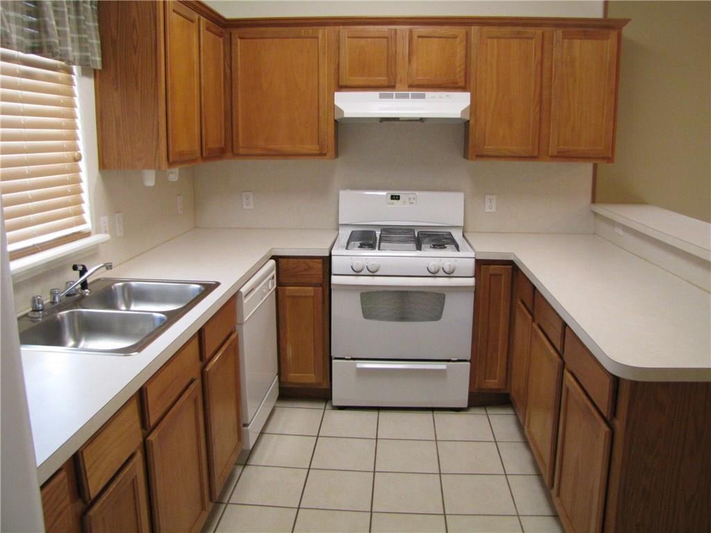 5905 Se 70th St - Photo 2 of 4