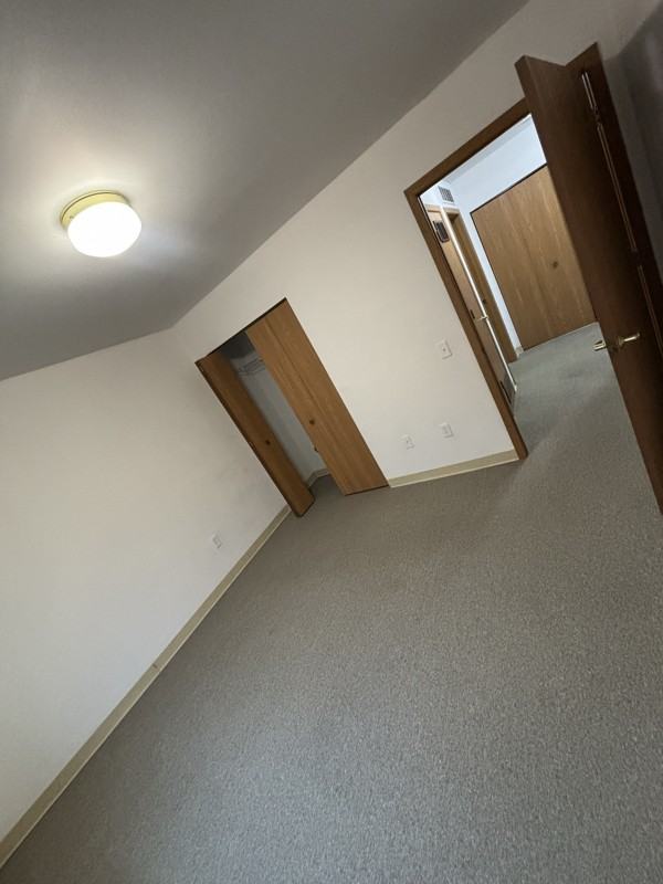 100 Lakeview Ct #123 - Photo 5 of 10