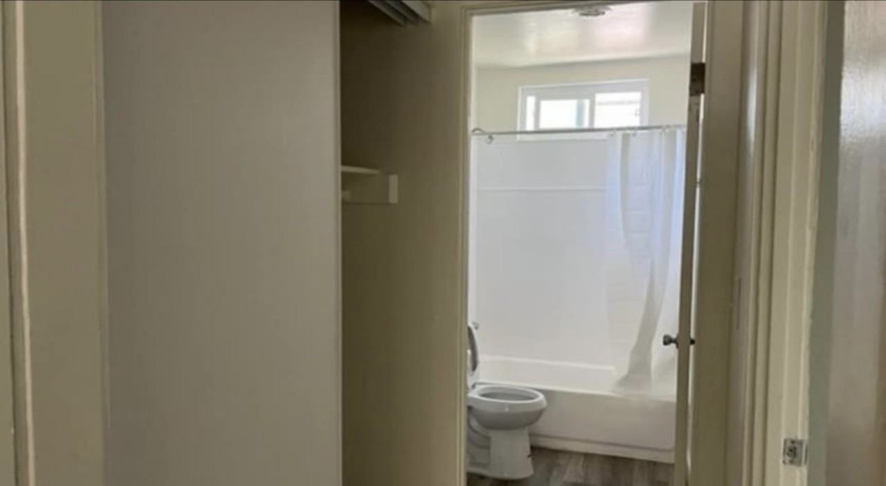 8757 Owensmouth Ave #7 - Photo 6 of 9