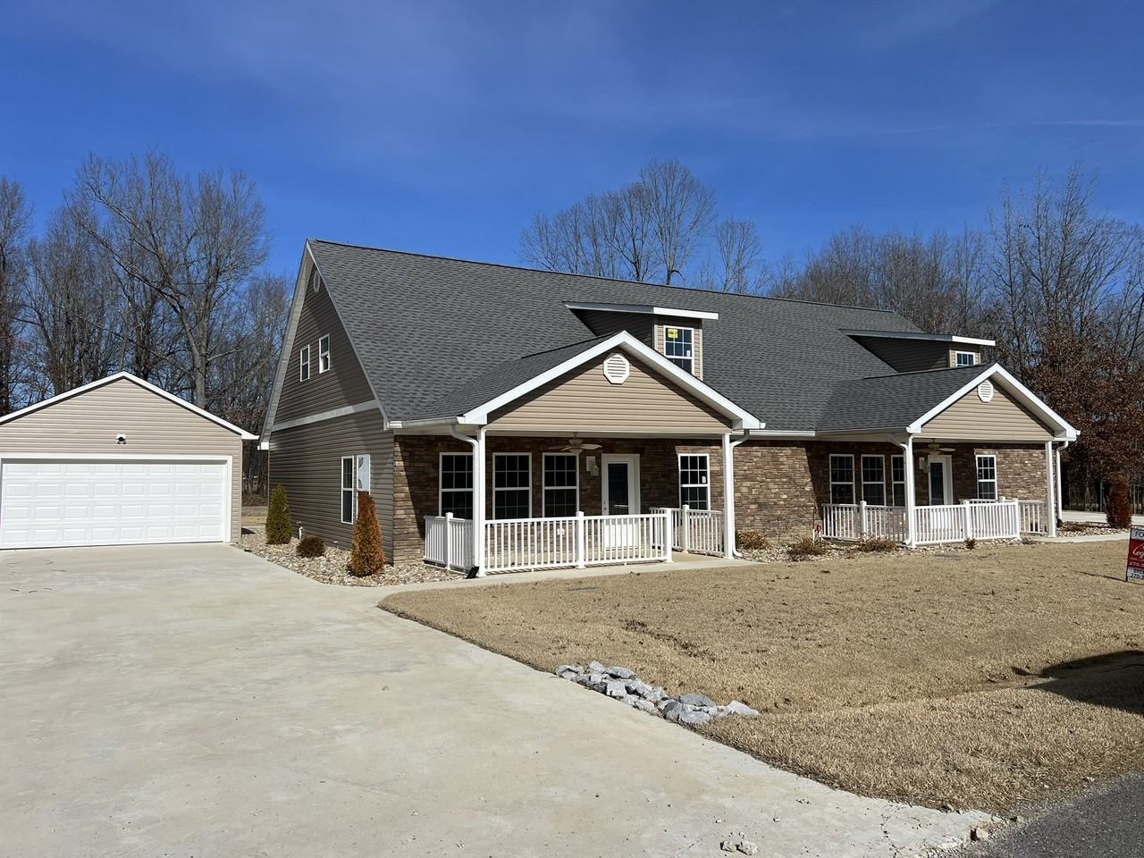 2032 Shade Tree Dr - Photo 2 of 5