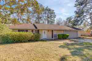 featured image of 32 Forest Dr