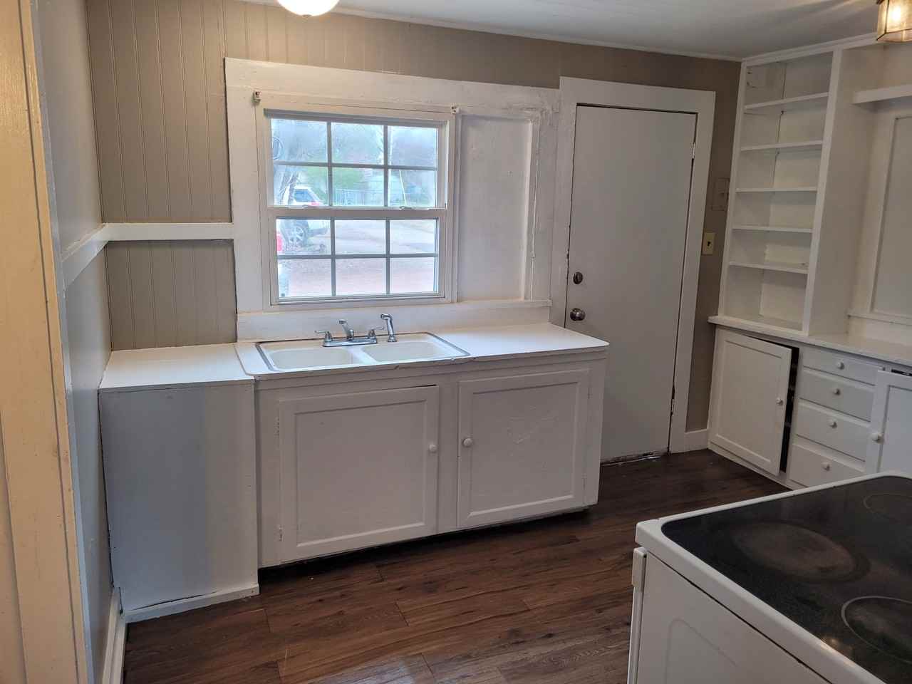 1209 S 22nd St - Photo 4 of 7