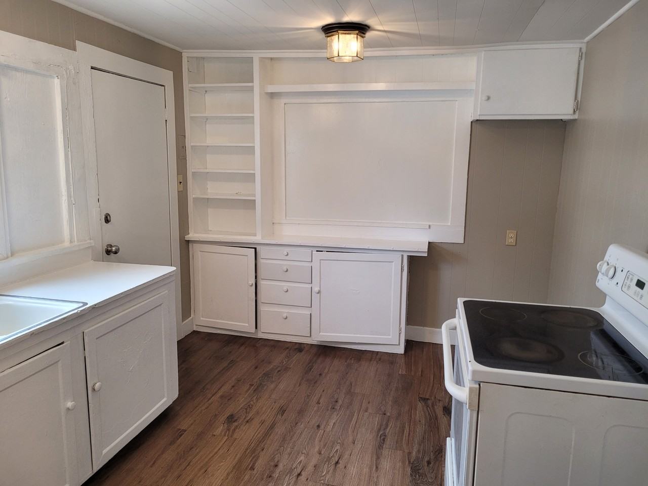 1209 S 22nd St - Photo 5 of 7