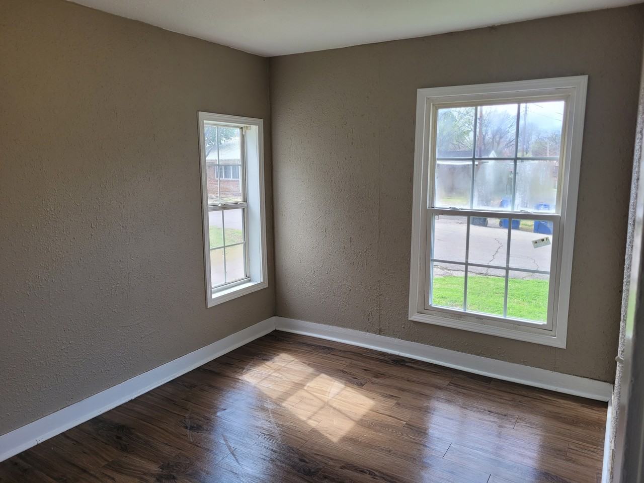 1209 S 22nd St - Photo 6 of 7