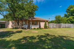 301 W Austin Ave - Photo 1 of 1